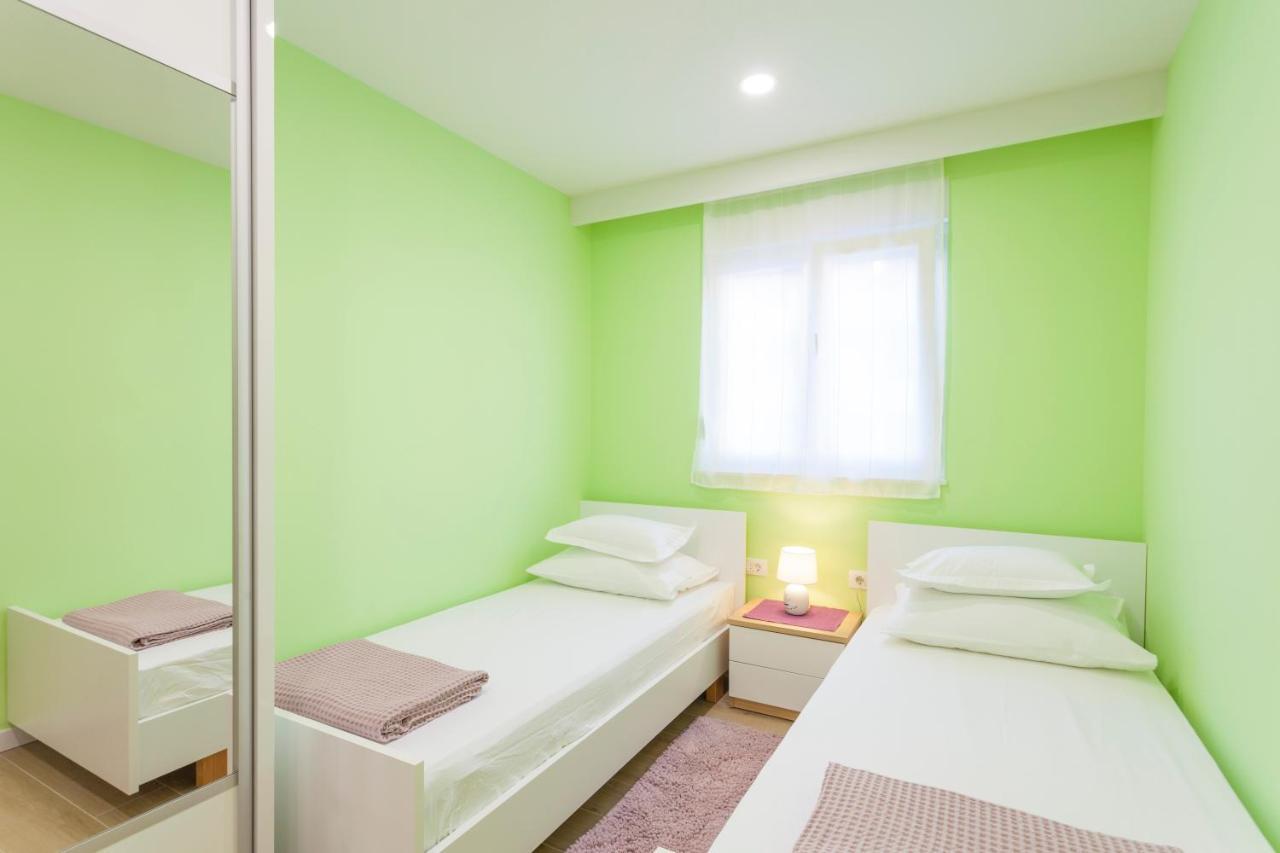 Center New Apartment Krivic Makarska Exterior photo